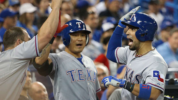 rangers-beat-blue-jays-game-1-robinson-chirinos.jpg